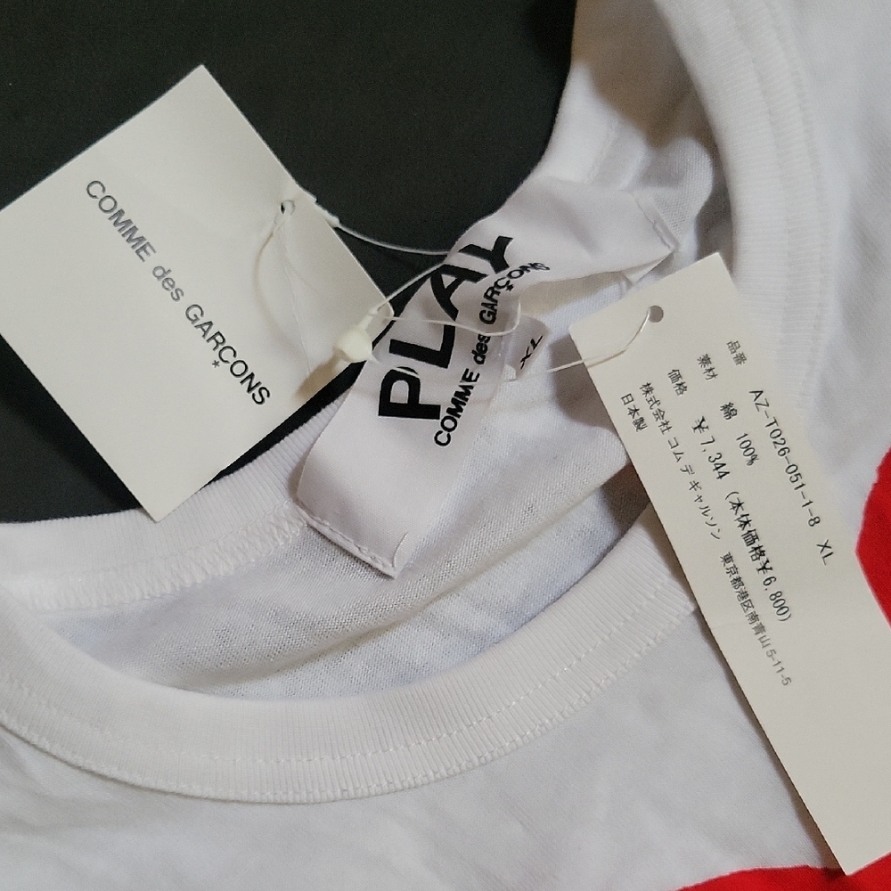 🆕️ Comme des Garçons PLAY White T-Shirt with Red Heart Graphic NWT - Picture 4 of 9